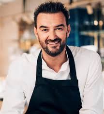 Le Chef Publie Fait Maison N1 Aux Editions De La Martinere Quand Il A Mis Les Petits Plats Dans Lecran Sur M6 Pendant Le Le Chef Livre De Recette Fait Maison