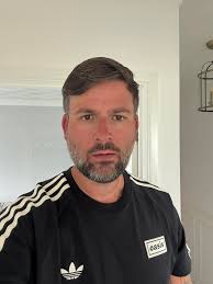 3 artists supporting them They have dug Jim Morrison up , I didnt even  realise the doors were back together lol