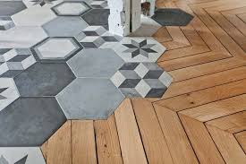 Appartement Paris 6 Un 90 M2 Haussmannien Moderne Imitation Carreaux De Ciment Parquet Carreaux Ciment Deco Carrelage