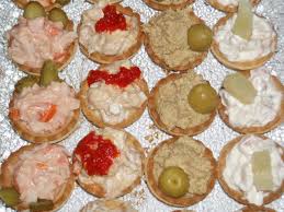 Canapés variados fáciles y rápidos | 7 tipos de canapés fríos 😋. Canapes Frios En 5 Minutos Receta De Naranja Adrover Receta Recetas De Canapes Canapes Frios Tapas Y Aperitivos