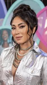 Novos episódios de 'New Faces', com Danni Suzuki, agitam o fim de ano do E!  Entertainment