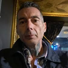 Tagged You in a Post I overlooked again and again in your Pic ! 😳 I can't  believe that you are so simple natural... good looking, in short you're  “gorgeous" my dear