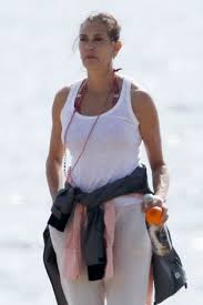 Teri hatcher covered her roots with our radiant color kit in shade sondrio brown and used our hace 7 meses. Teri Hatcher Out On The Beach In Malibu 03 07 2020 Hawtcelebs