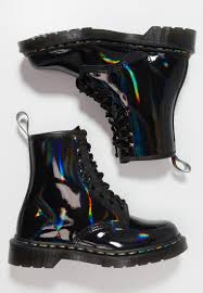 Dr martens vegan flora black chelsea boots docs size uk 5 eu 38 us 7 (l). Dr Martens 1460 Rainbow Iridescent Bottines A Lacets Black Zalando Fr Docmartensoutfit Festival Shoes Boots Aesthetic Shoes
