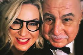 Figuroval také jako dabér, svůj hlas propůjčil přes 2000 postav, informuje. Herec Andy Hryc Bojuje S Leukemiou Zufala Prosba Dcery Wandy K Verejnosti Na Jeho Zachranu Dnes24 Sk