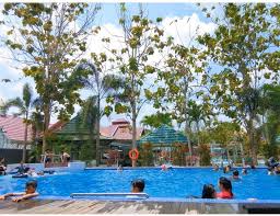 Tjius palace adalah salah satu tempat wisata samarinda untuk keluarga yang memiliki banyak wahana hiburan seperti kolam pemancingan. Kolam Pemancingan Tjiu Palace Samarinda East Kalimantan Indonesia Local Business Facebook