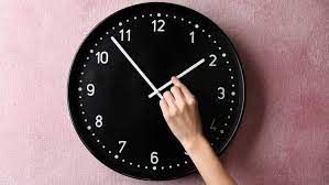 Los estados fronterizos donde este cambio de hora sucederá en fecha 14 de marzo serán: Cambio De Hora Hay Que Atrasar O Adelantar El Reloj En El Horario De Invierno