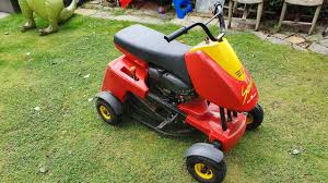 Seine schnittbreite liegt bei 60 cm. The Wolf Garten Scooter Mini Ride On Mower Crazy Weird Looking First Ride And Fail Youtube