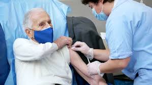 A partire dalle 22 di questa sera, 2 giugno, sarà aperta in campania la piattaforma di adesione a tutti i cittadini dai 12 anni in su, così come previsto dalle indicazioni nazionali.le relative. Vaccinazioni Per Gli Ultraottantenni In Campania Attivata La Piattaforma Per Prenotarsi Identita Insorgenti