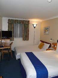Express by holiday inn gatwick offers a free, hot, buffet breakfast to all guests. Hie Gatwick Crawley 1dbl Sofa Bed Room Picture Of Holiday Inn Express London Gatwick Crawley Tripadvisor