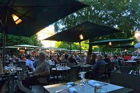 Opened in the 40s, restaurant emile started as a guesthouse which became in the 60s one of the icons in the toulouse gastronomy scene. Terrasse Place Saint George Picture Of Chez Emile Toulouse Tripadvisor