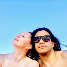 Nascida em lisboa, a 14 de abril de 1964, maria joão gonçalves abreu soares iniciou a carreira profissional no teatro. Xh6xzasta7pp8m