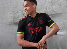 In wat na zo'n onwerkelijk seizoen een passend eerbetoon aan fans is, zal dit historische logo tijdens ontwerp je ajax knvb shirt! Kikba6bmi1j0m