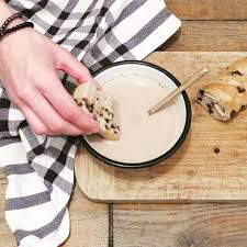 Hello Tout Le Monde Avec Un Temps Pareil Rien De Mieux Qu Un Petit Dejeuner Bien Gourmand Chocolat Chaud Au Lait De Soja In 2020 Food Camembert Cheese Cheese