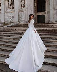 Tulle creates a simple but elegant gown with a voluminous skirt and sweetheart top. Popular Satin Ball Gown Wedding Dresses Long Sleeve 2020 Bridal Gowns With Lace Appliques In 2020 Satin Wedding Gown Wedding Dresses Satin Wedding