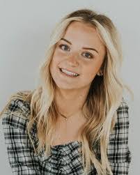 Marissa Andrade's Instagram, Twitter & Facebook