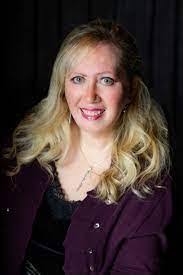 Renee Katz's Instagram, Twitter & Facebook