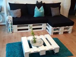 Ihr Neues Wochenendprojekt Palettensofa Selber Bauen In 2020 Europaletten Sofa Europalette Weiss Couch Selber Bauen