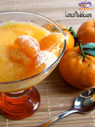 Pelate a vivo gli spicchi dei 7 mandarini, lavorando sopra al boccale per raccogliere il succo e mettendo man mano nel boccale la polpa ottenuta e frullate 20 secondi vel 9. Sorbetto Al Mandarino Le Ricette Del Cuore Ricette Sorbetto Cibo