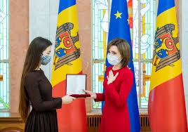 Maia sandu (born 24 may 1972) is a moldovan economist who served as minister of education of moldova from 2012 until 2015. Maia Sandu A Oferit Familiei Renumitului Actor Si Profesor Vlad Ciobanu Decedat Acum O Luna Ordinul Republicii Post Mortem Foto