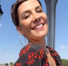 Cristina Cordula en vacances : à 59 ans, elle dévoile son corps de rêve  dans un bikini, elle est magnifique 😍 La photo en 1er commentaire