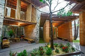 Maison Ecologique Construite Par Du Bambou Pierre Et Argile Architecture Bamboo Architecture Sustainable Architecture