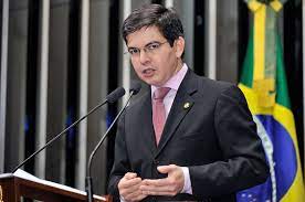 Líder da oposição no senado, eleito pela rede sustentabilidade do amapá. Randolfe Rodrigues Lamenta Veto A Reintegracao De Servidores Dos Territorios Senado Noticias