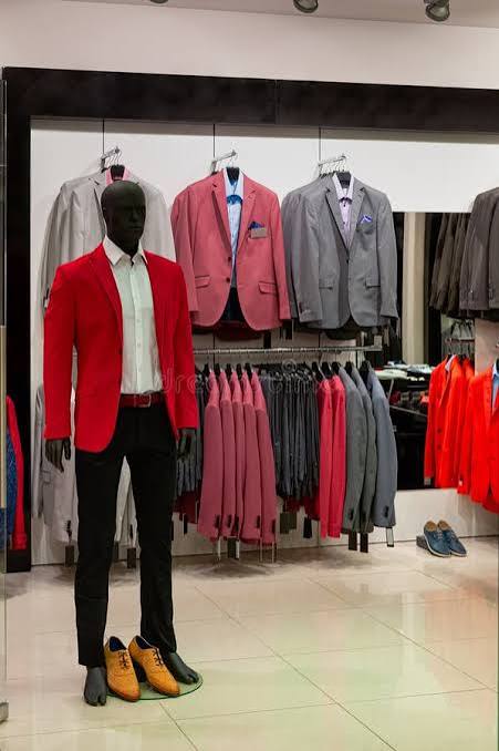Boutique De Mode élégante, Costumes Pour Hommes En Vente Dans Un Centre Commercial Image stock - Image du conception, lifestyle: 268437689