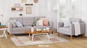 Sofa ruang tamu warna merah hati. Tampil Up To Date Dengan 5 Inspirasi Ruang Keluarga Kekinian