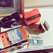 remembering the good old days 某天夜晚在一家沒店號的雜貨店裏 花了150元買了個60年代的view master 3d立體幻燈片看片機 附送一張有著7個美國知名景點的片盤 片盤上特別註明是 真正的科達正 photo and video instagram instagram photo