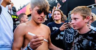 You can find lil kleine photo's on google. Drank Drugs Nederhop Hoe Lil Kleine En Co Voet Aan Grond Kregen In Vlaanderen