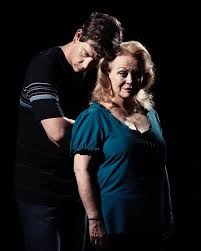 In the film animal kingdom, australian actress jackie weaver plays the matriarch of a criminal family who has a twisted relationship with her sons. Ben Mendelsohn Com Ben Mendelsohn And Jacki Weaver Photographed By