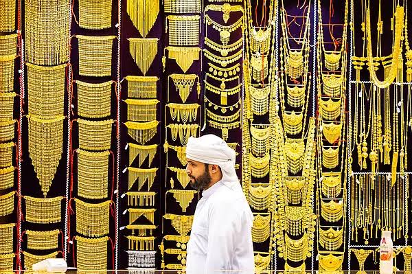 Some UAE shoppers delay gold jewellery purchases amid sky-high prices:  Experts | Khaleej Times