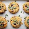 These are the familiar cookies, with crispy edges and a slightly soft middle. Https Encrypted Tbn0 Gstatic Com Images Q Tbn And9gcs7 Wtx9t7zuenb Znctjzjuneqarecm1fp82t1khcrebhqq9 T Usqp Cau