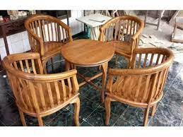 Demikian pula dengan segala macam furniture yang ada di dalamnya. Kursi Meja Set Ruang Tamu Ukiran Betawi Allia Furniture