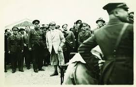 Ulu Onder Mustafa Kemal Ataturk Eskisehir Hava Meydaninda Mutlu Bir Gun Dileriz Eskisehir Tepebasi Tbt Instagram Historical Figures Instagram Photo