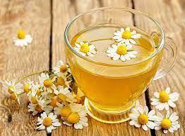 Teh chamomile menawarkan manfaat yang luar biasa bagi kesehatan. Untuk Kulit Mulus Dan Kencang Coba Gunakan 5 Racikan Teh Chamomile Ini