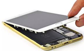 Karena sangat rentan,terutama jika terlalu sering terjatuh, membuat layar mudah retak atau pecah tanpa perlindungan yang baik. Lcd Iphone Pecah Atau Rusak Lakukan Ini Sebelum Menggantinya Kumparan Com