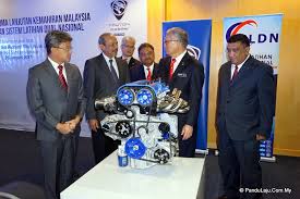 Keputusan kerajaan untuk melaksanakan sldn mulai tahun 2005 telah dibuat pada 19 mei 2004. Proton Terima Pentauliahan Sebagai Pusat Sistem Latihan Dual Nasional Pelajar Cemerlang Diserap Masuk Bekerja Di Proton