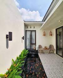 Rumah dengan lahan sempit tidak masalah, kolam dengan desain mini di samping rumah bisa menambah kesan minimalis. Adem 21 Model Kolam Ikan Ukuran Mini Ini Cocok Untuk Teras Depan Rumah
