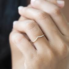 Go Simple And Chic With These Gorgeous Minimalist Wedding Ideas Delicate Diamond Ring Diamond Wedding Bands Minimalist Diamond Rings