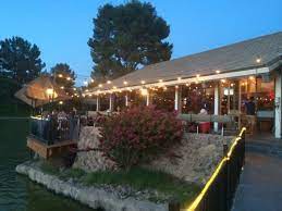 8 Gorgeous Waterfront Restaurants Everyone In Arizona Must Visit Waterfront Restaurant Sedona Arizona Restaurants Arizona Restaurants