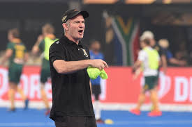 Shane mcleod is a new zealand hockey coach, coaching the belgium national red lions hockey team since 2015.he led his team to gold at the 2018 men's hockey world cup 2018 and the 2019 european championship and was nominated coach of the year twice in a row in 2017 and 2018. Red Lions Zijn Ploeg Van Het Jaar Bondscoach Shane Mcleod I Het Belang Van Limburg Mobile