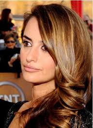 Ti spieghiamo di cosa si tratta nel dettaglio e a chi stanno bene. Capelli Color Nocciola Il Giusto Mix Tra Biondo E Castano