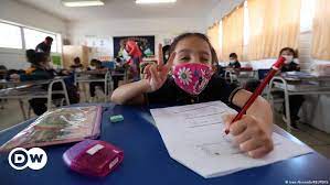 De hecho, el último decreto presidencial hablaba claramente de eso. Chile Tres Dias De Clases Y 43 Colegios Con Casos De Covid Coronavirus Dw 04 03 2021