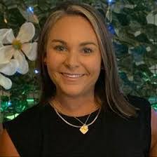 Tara Oakes's Instagram, Twitter & Facebook