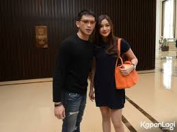 Hubungan rezky aditya dan patricia razer di mulai sejak awal 2018 lalu. Foto Rezky Aditya Gandeng Razer Patricia Tak Mau Banyak Bicara Kapanlagi Com