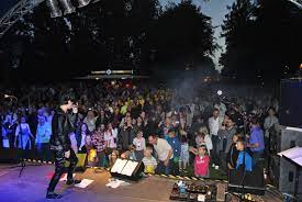 Nena hat in der pandemie mehrfach für diskussionen gesorgt. Referenzen Und Buhnenerfahrung Nena Cover Show Nena Double