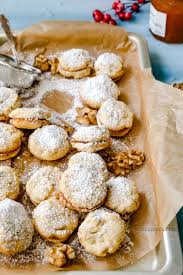 Weihnachtsbackerei Rezept Fur Walnuss Aprikosen Platzchen Rezept Lebensmittel Essen Rezepte Makronen Rezept