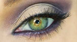 Bleu, gris, vert, noisette, marron, il existe pour nos yeux une infinité de coloration plus ou moins contrastée et plus ou moins nuancée. Maquillage Yeux Verts Comment Maquiller Des Yeux Verts